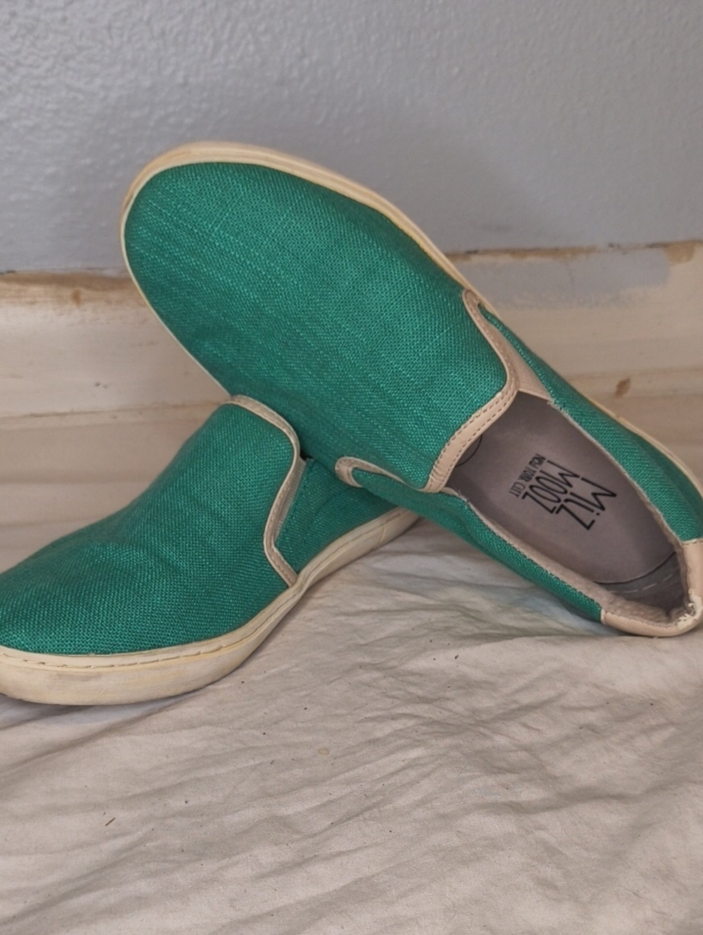 Miz Mooz Teal Memory Foam Canvas Slip-On Loafers with Cream Trim Size 7.5 AL